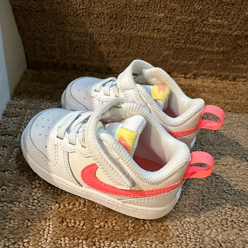 Nike toddler/baby girl size 5